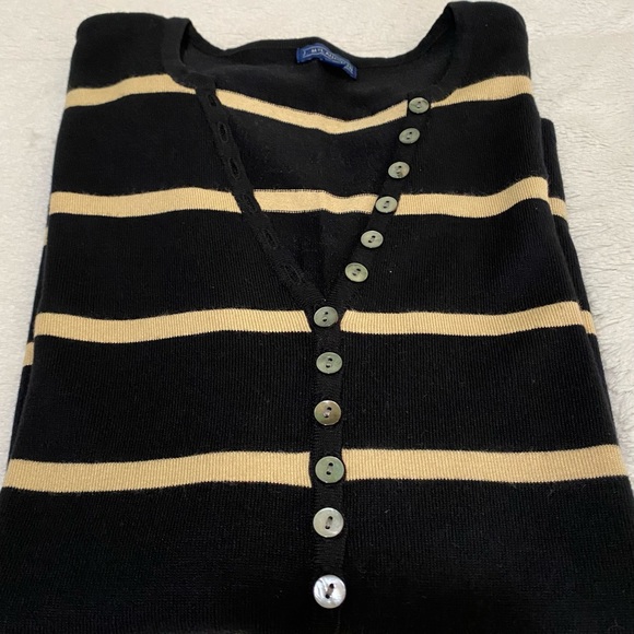 EUC! LT. WEIGHT V NECK SWEATER W/HENLEY BUTTONS. - Picture 9 of 14